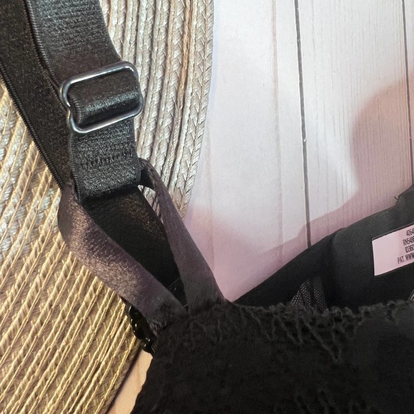 Victoria's Secret Black Push Up Bra New With Tags Size 38DDD and 36DDD - Picture 4 of 10